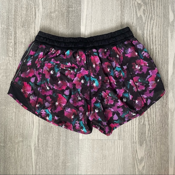 Lululemon Hotty Hot Shorts - Picture 3 of 4